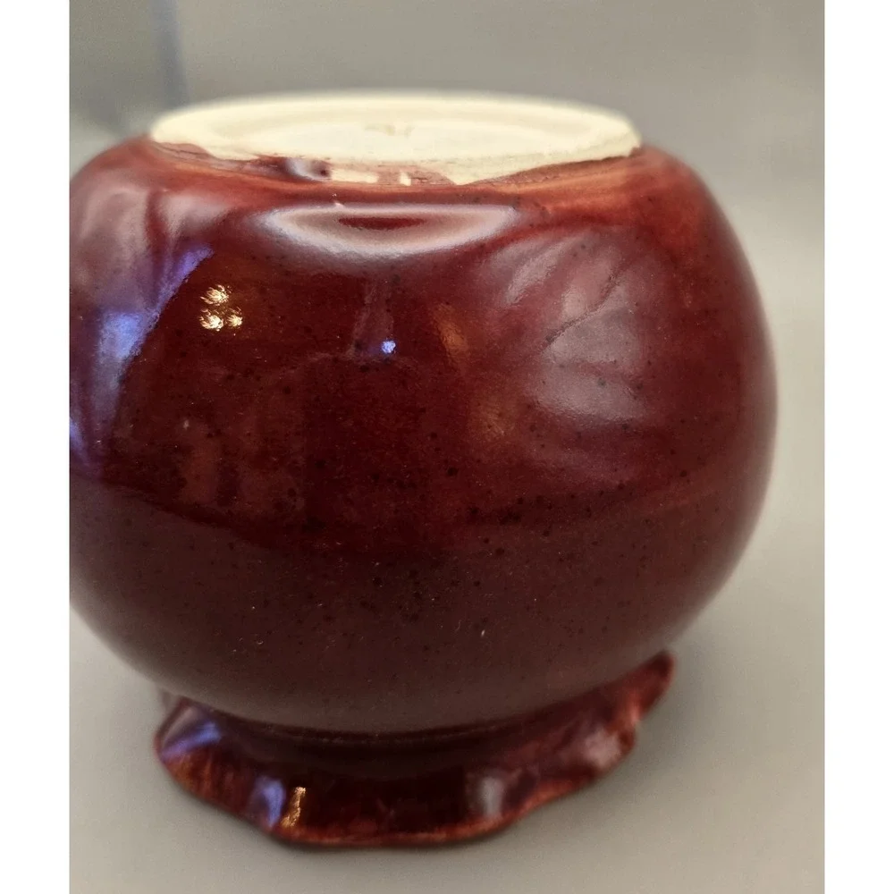 Small Vase Reddish Brown Round With Ruffled Edge‎